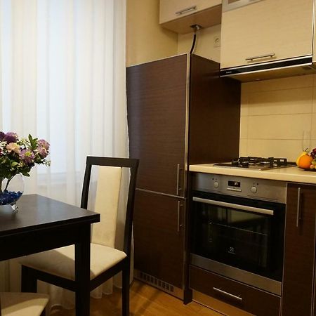 Квартира Рядом С Метро Kharkov Ngoại thất bức ảnh
