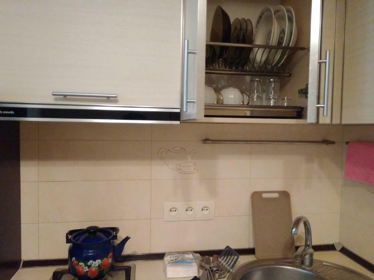 Квартира Рядом С Метро Kharkov Ngoại thất bức ảnh